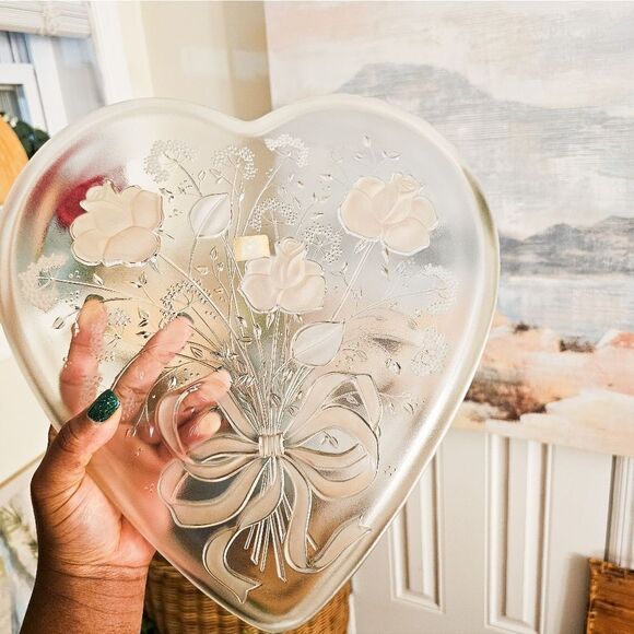 New VTG Mikasa Crystal Sweatheart Roses Embossed Serving Tray. - Picture 6 of 15
